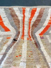 Load image into Gallery viewer, BOUJAD MOROCCAN RUG #559 - Vintage Handmade Carpet

