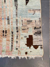 Load image into Gallery viewer, BOUJAD MOROCCAN RUG #566 - Vintage Handmade Carpet

