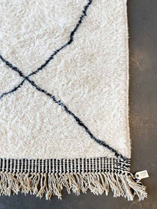 BENI OURAIN MOROCCAN #555 - Vintage Handmade Carpet
