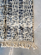 Load image into Gallery viewer, BENI OURAIN MOROCCAN #612 - Handmade Carpet
