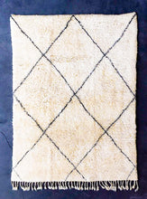 Load image into Gallery viewer, MARMOUCHA MOROCCAN RUG #18 - Vintage Handmade Carpet
